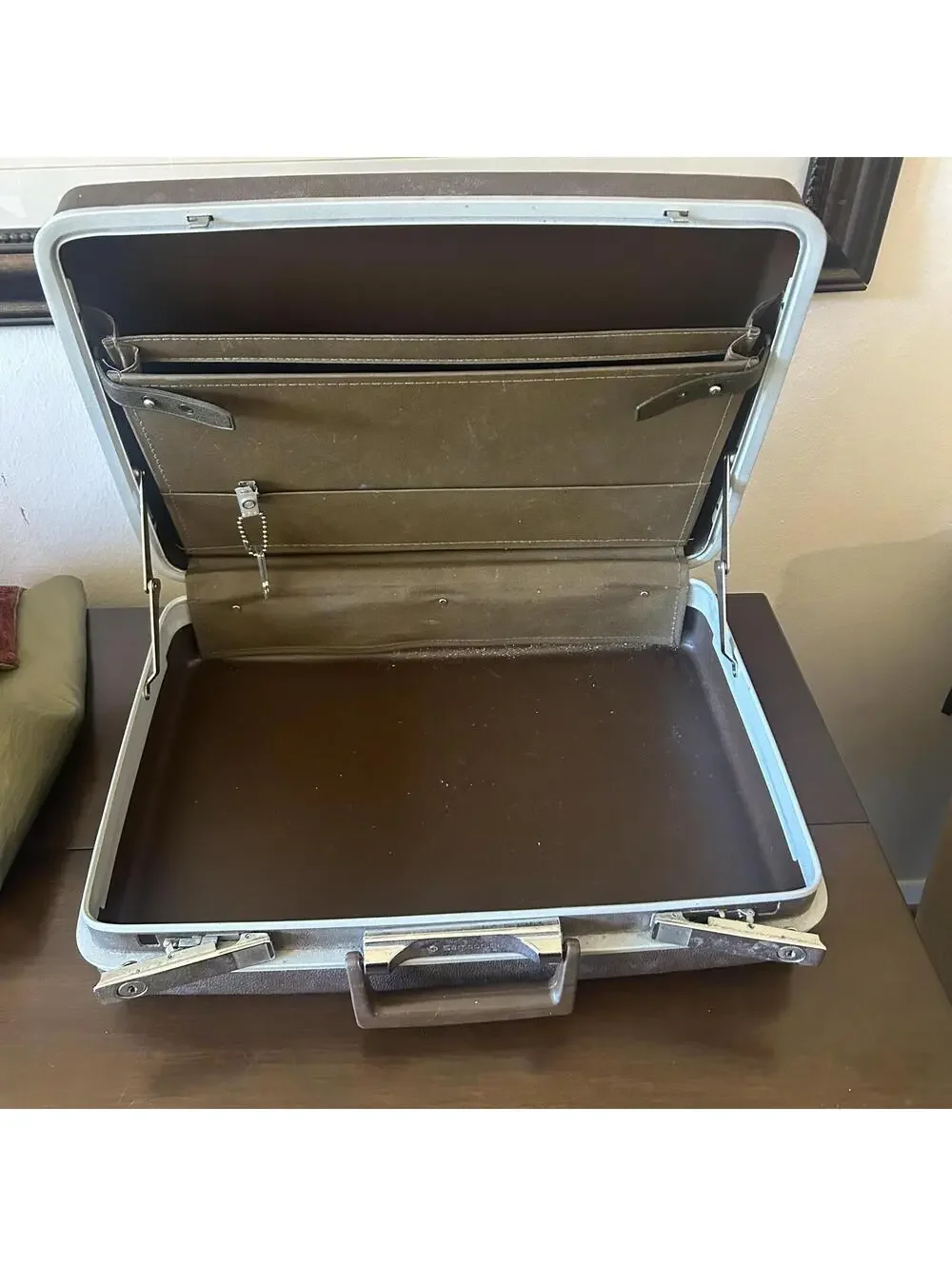 Vintage Samsonite Hard Shell Briefcase with Key - Dark Brown